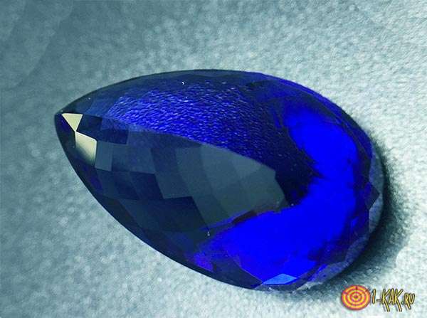 Голубой синтетический минерал